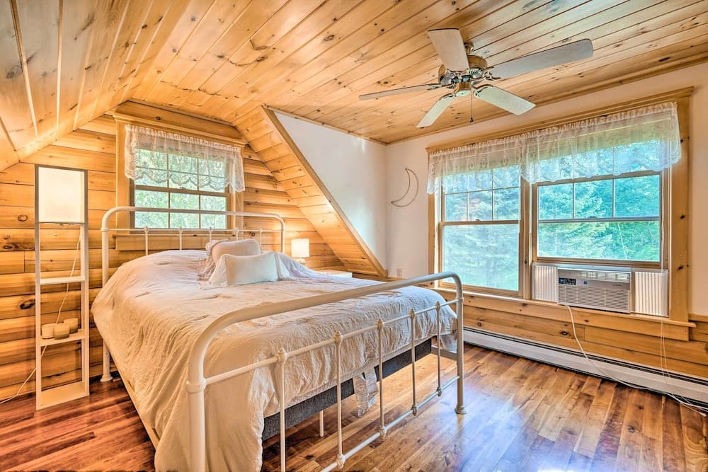 Stunning Vermont Cabin w/ Private Lake Access