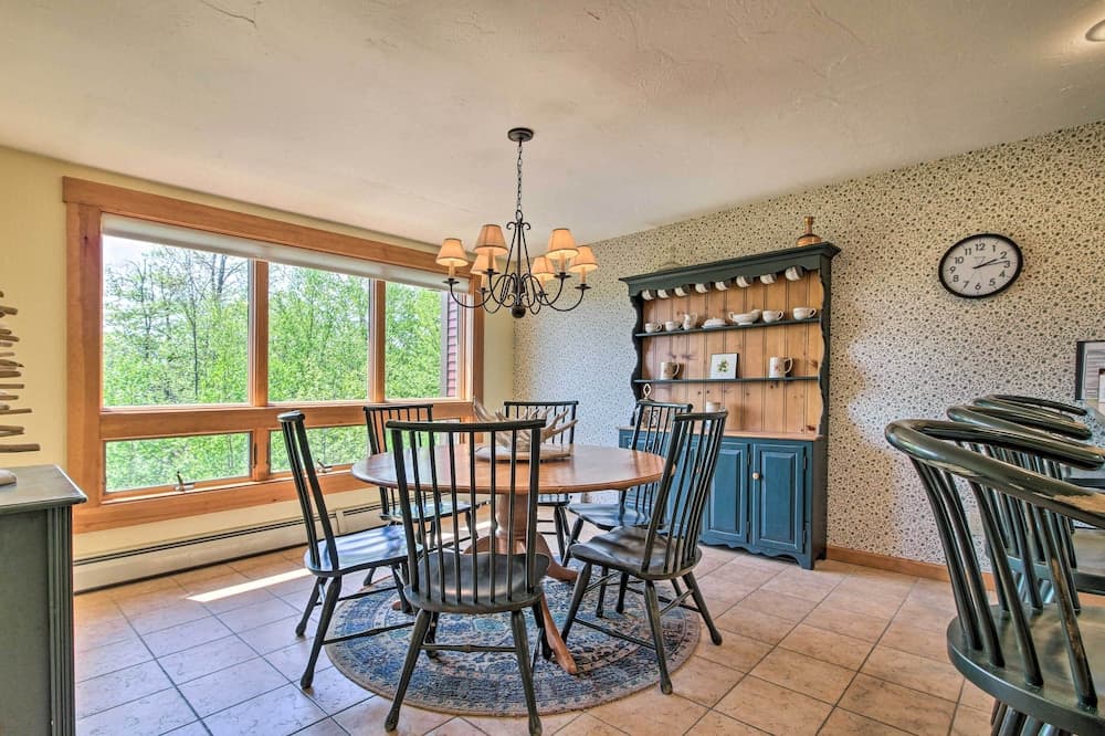 Timber Creek Townhome w/ 2 Decks & Mtn Views!