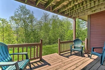 Timber Creek Townhome w/ 2 Decks & Mtn Views!