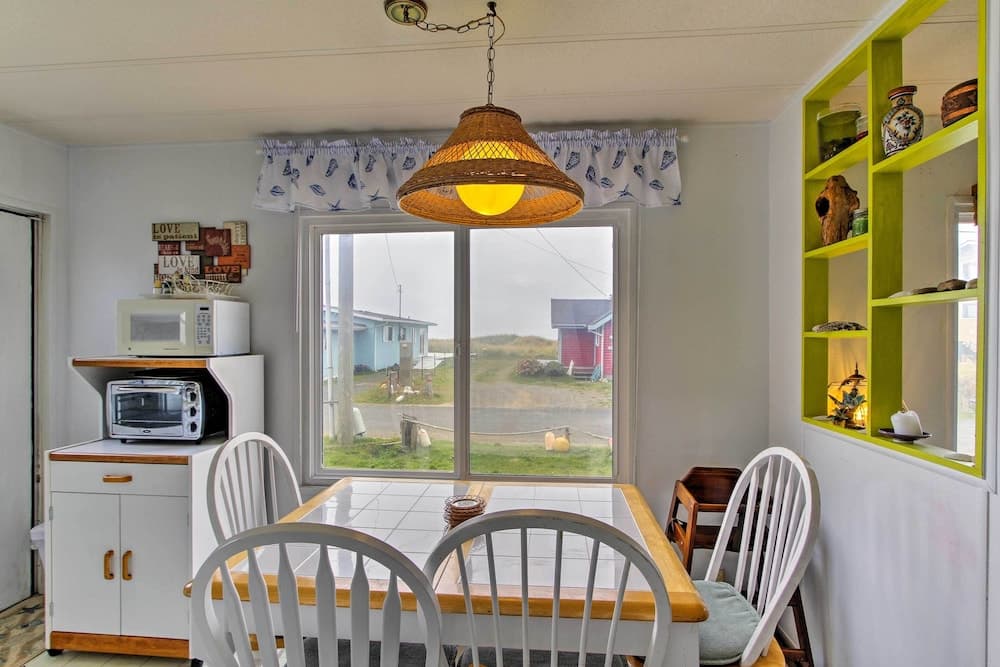 'the Little Orca's'- Short Walk to the Beach!