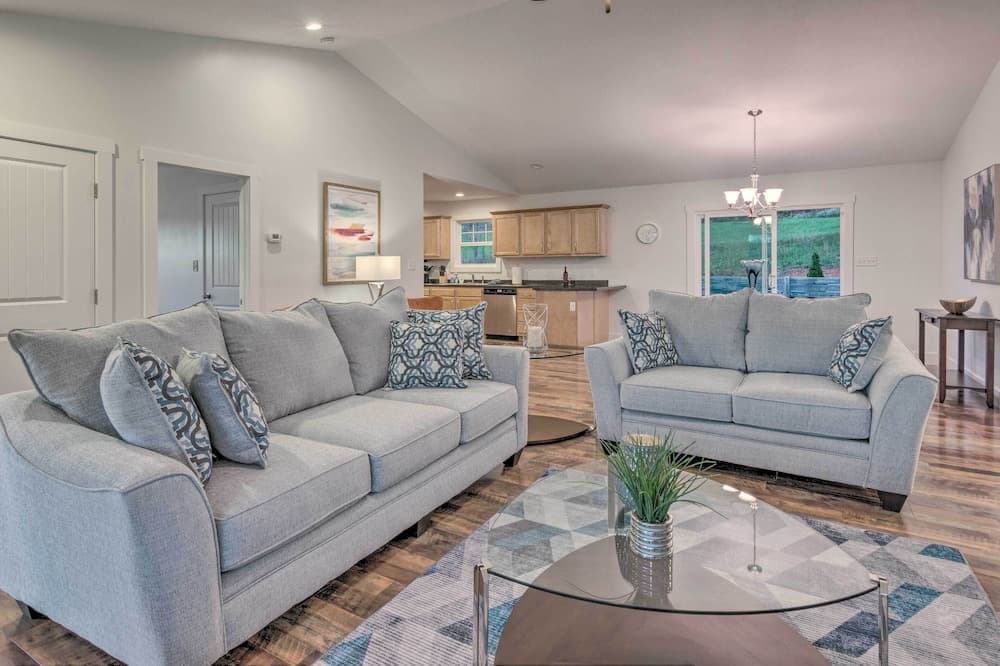 Unique Blue Ridge Haven, 12 Mi to Asheville!