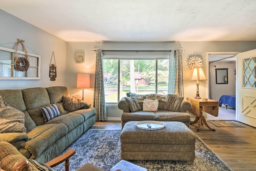 Higgins Lake Getaway w/ Fire Pit, Walk to Beach!