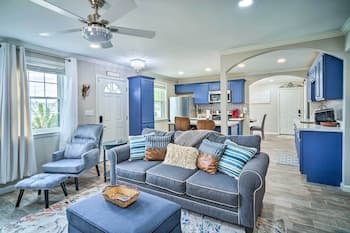 'blue Cottage in the Bayou' w/ Private Yard!