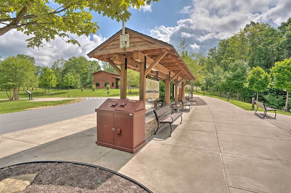 3-acre Benezette Cabin: Hot Tub, Grill & Mtn View