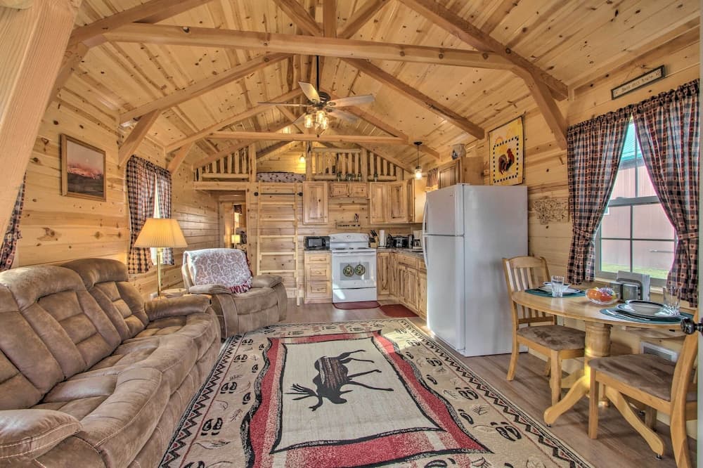 Cozy Augusta Cabin w/ Grill - Walk to Main St