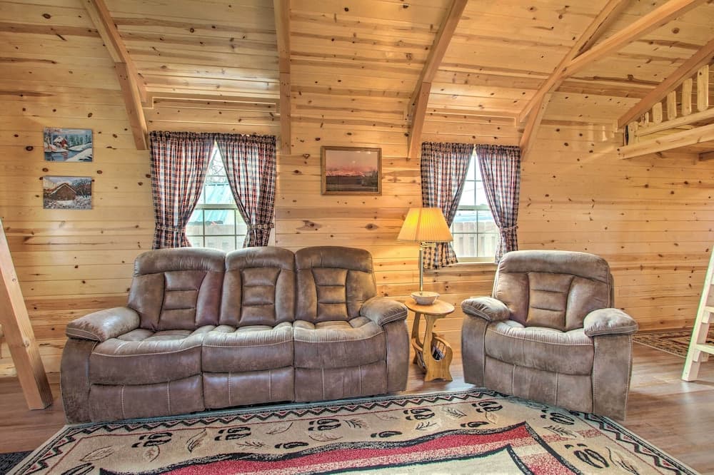 Cozy Augusta Cabin w/ Grill - Walk to Main St