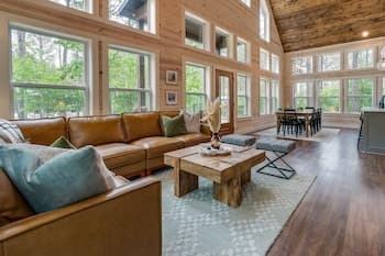 'broken Bow' Cabin w/ Fire Pit & Hot Tub!