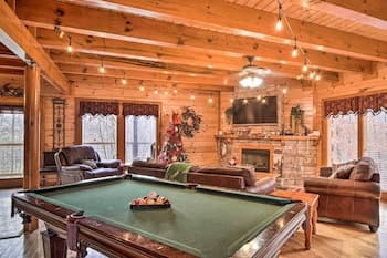 Cosby Cabin w/ Hot Tub ~ 18 Mi to Gatlinburg!
