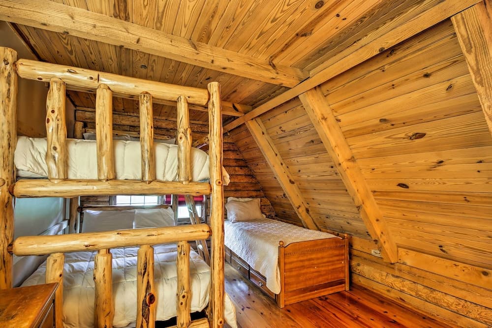 Family-friendly Massanutten Log Home w/ Views!