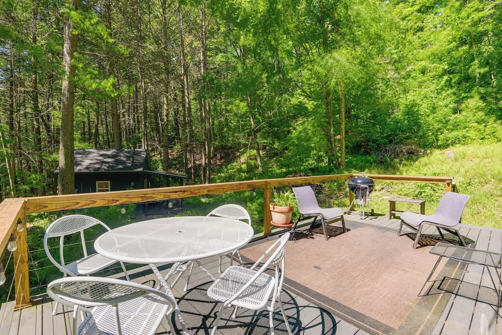 Hiking Trails On-site: Cozy Falls Brook Cabin