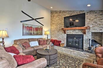 Cozy Mountain Getaway w/ Ski Shuttle Access!