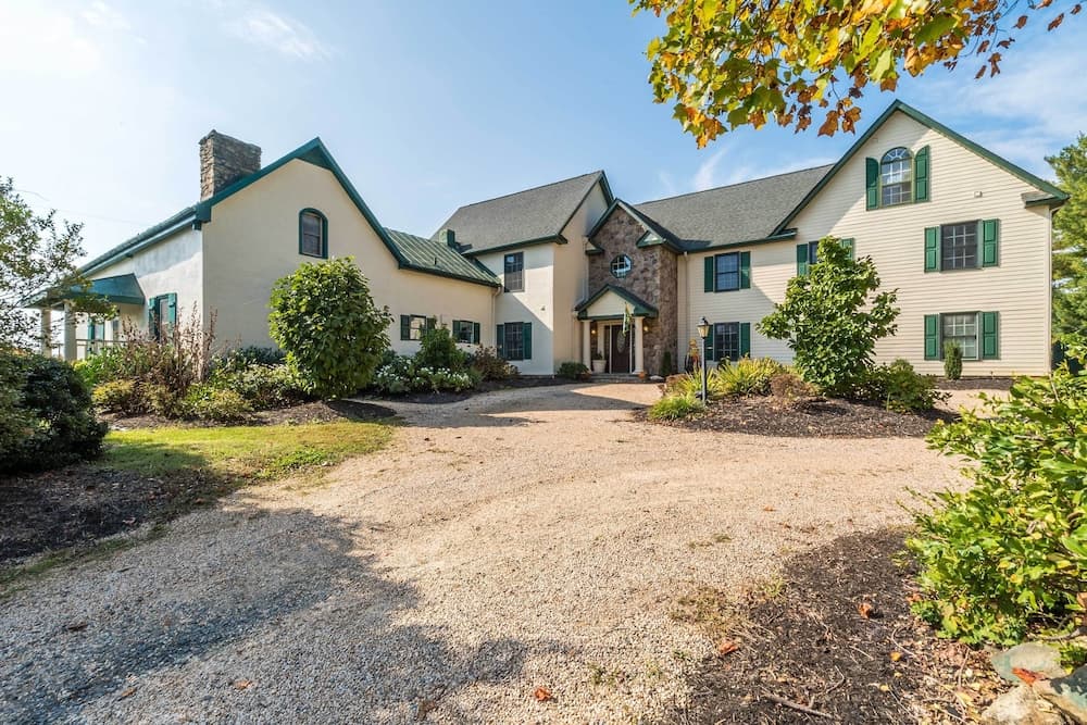 Historic Virginia Wine Country Villa w/ Pool, Yard