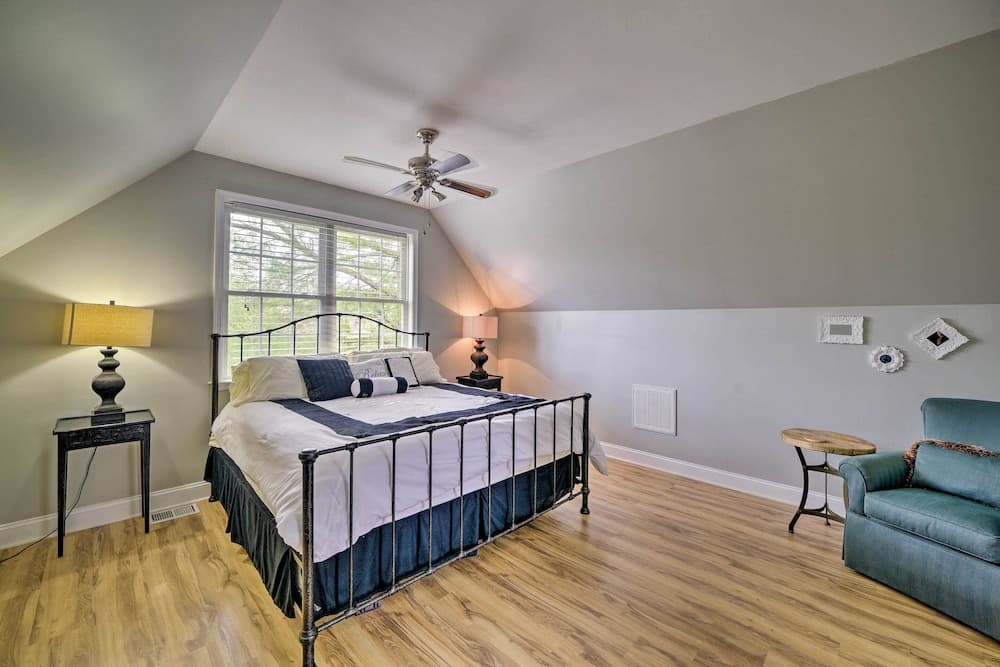 Historic Virginia Wine Country Villa w/ Pool, Yard