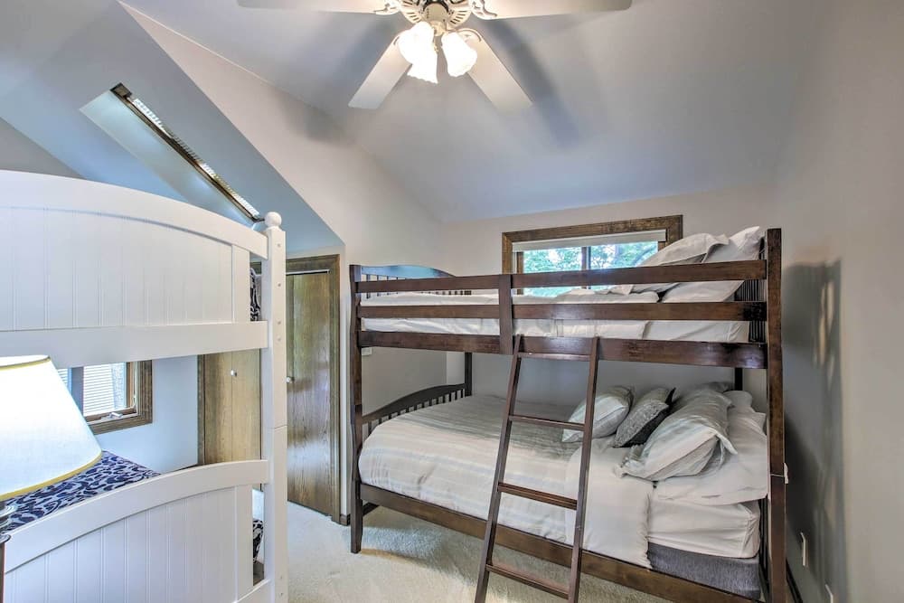 Lakefront Plymouth Cottage w/ Private Hot Tub