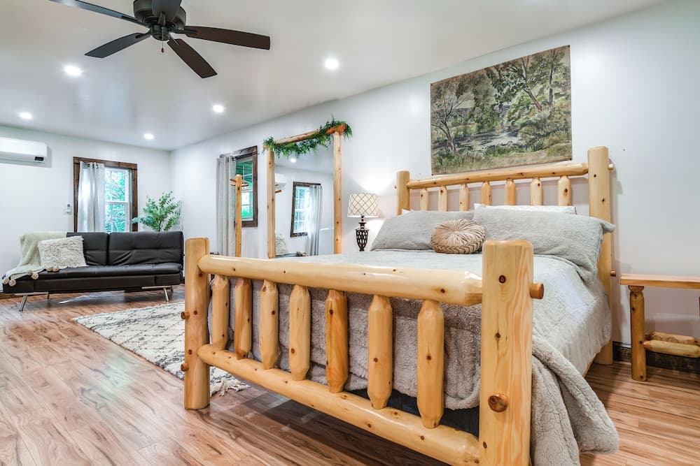 Pet-friendly Delta Cabin w/ Private Hot Tub!