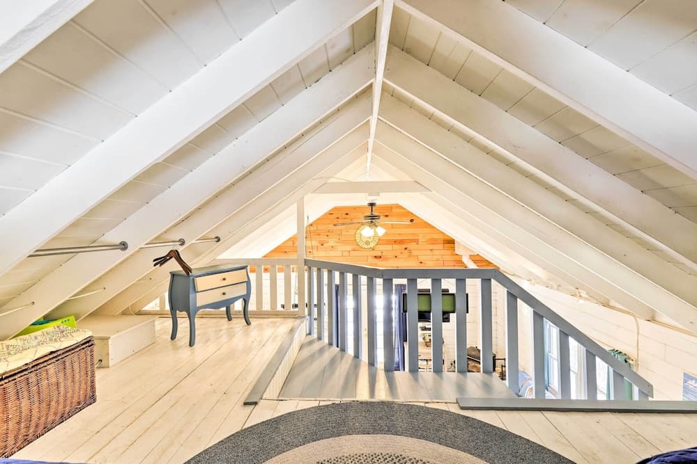 Private Lake Access & Canoes: Pennsylvania Cottage