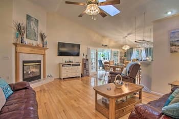 Ocean Pines House w/ Private Hot Tub 2 Mi to Golf!