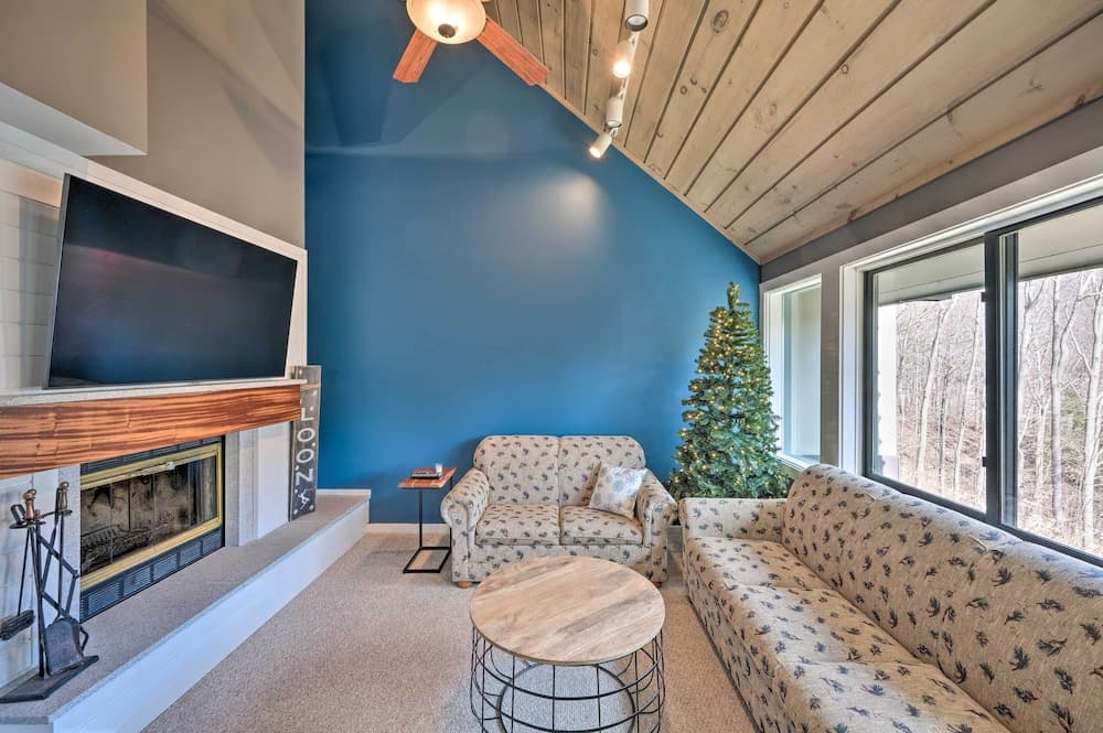 Lincoln Retreat w/ Village of Loon Amenity Access