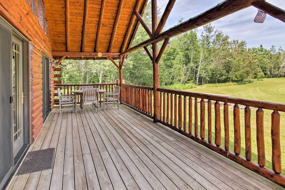 Rapid River Log Cabin w/ Loft on 160 Scenic Acres
