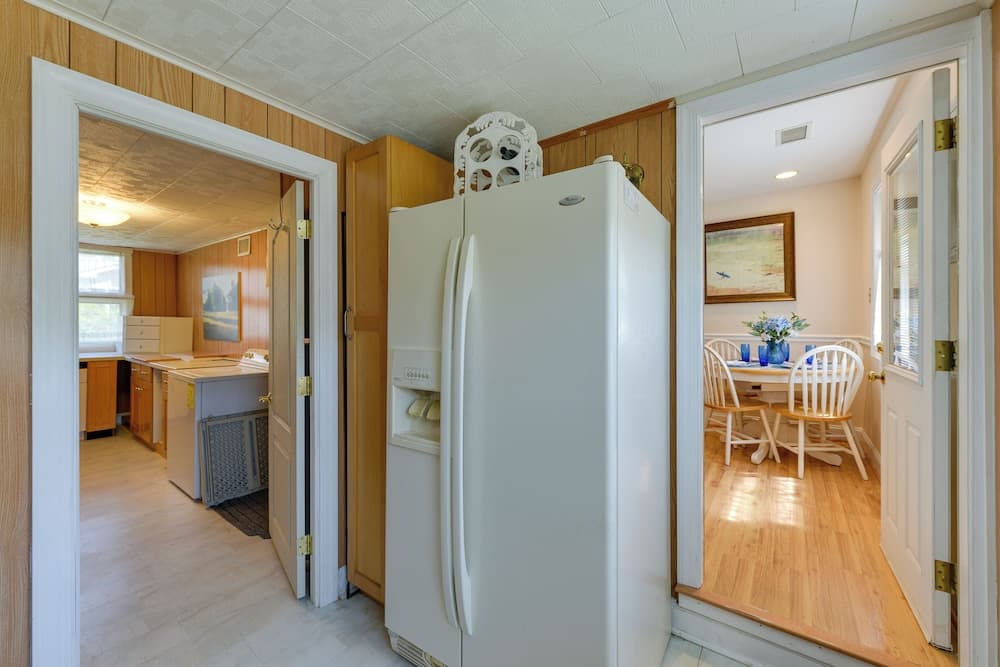 New Jersey Cottage w/ Grill - Short Walk to Beach!