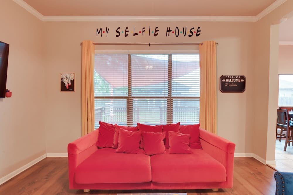 Temple Retreat: Game Room & Deck, Pets Welcome