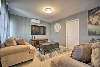 New! Quaint El Paso Apartment - 6 Mi to Downtown!