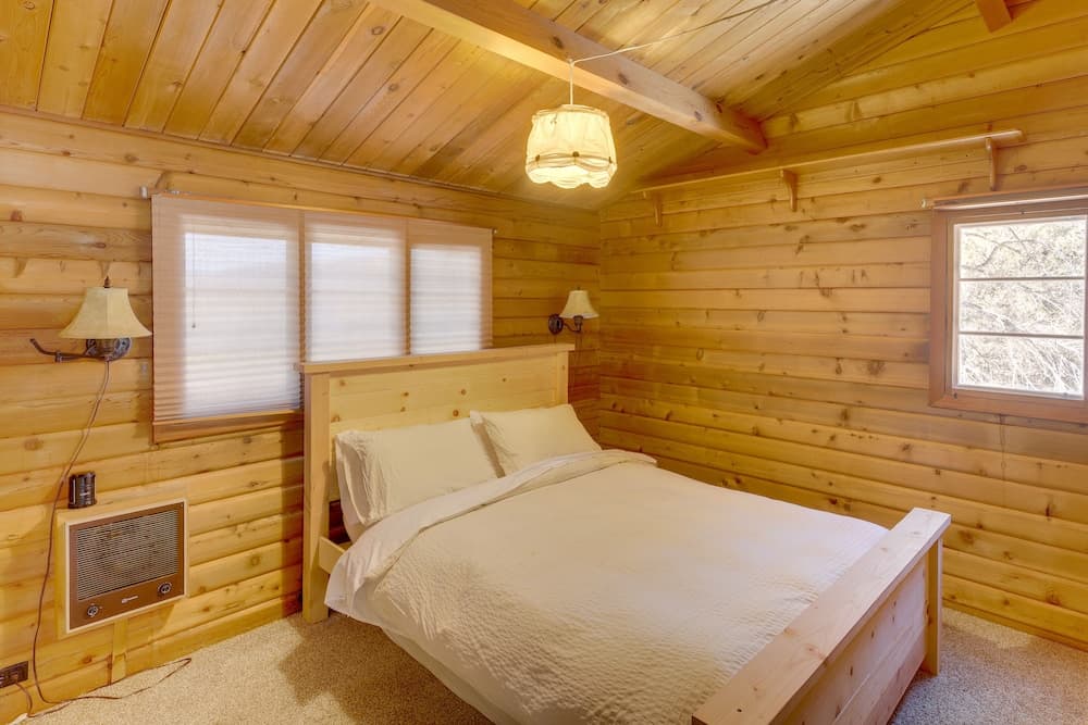 Pine Mountain Club Cabin Rental w/ Pool Access!