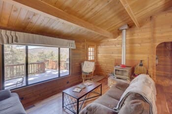 Pine Mountain Club Cabin Rental w/ Pool Access!