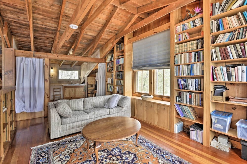 Skaneateles Lake Home: Water Views & Private Beach