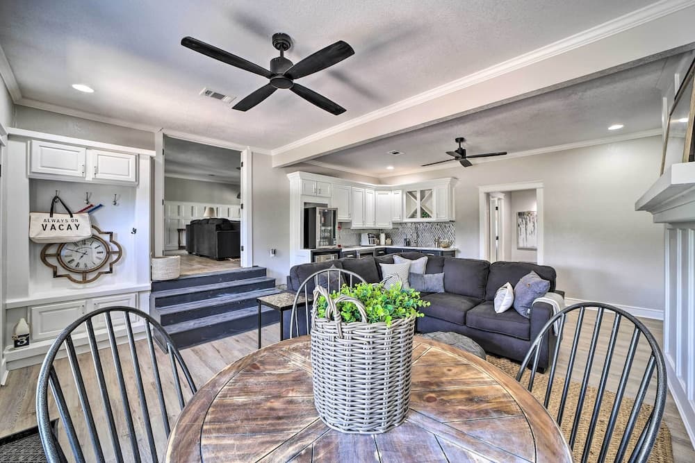 Stunning Oklahoma Home ~ 3 Mi to Spiro Mounds