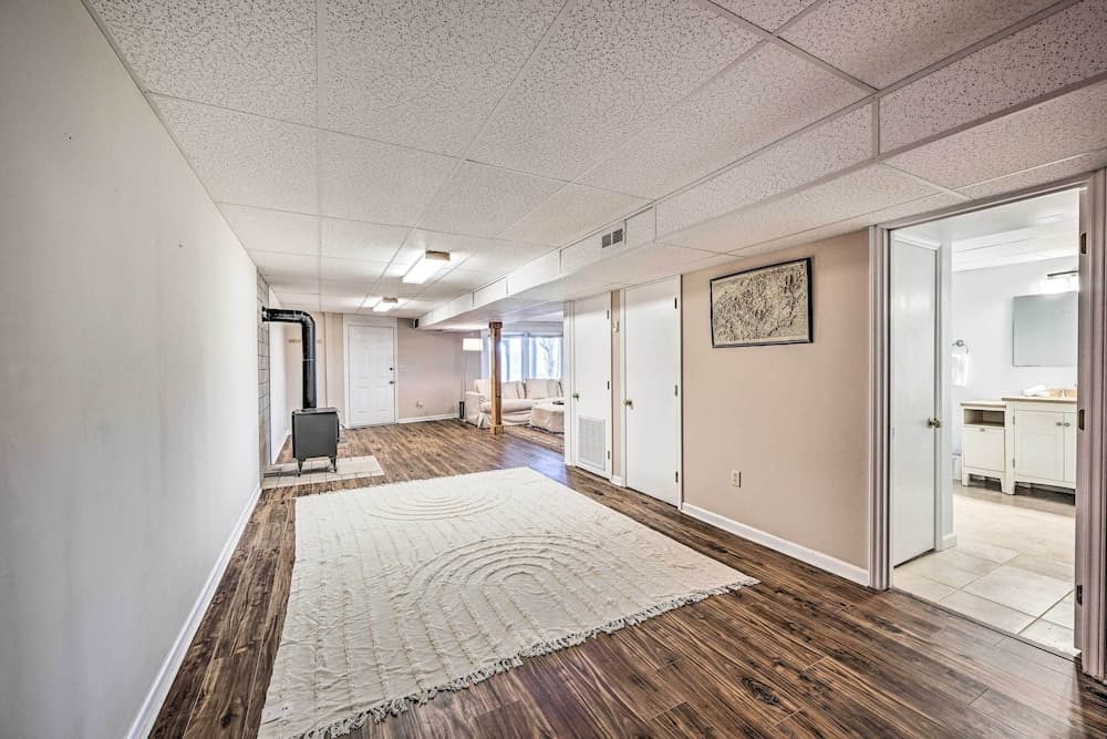 Spacious Franklin Cabin w/ Mountain Views!