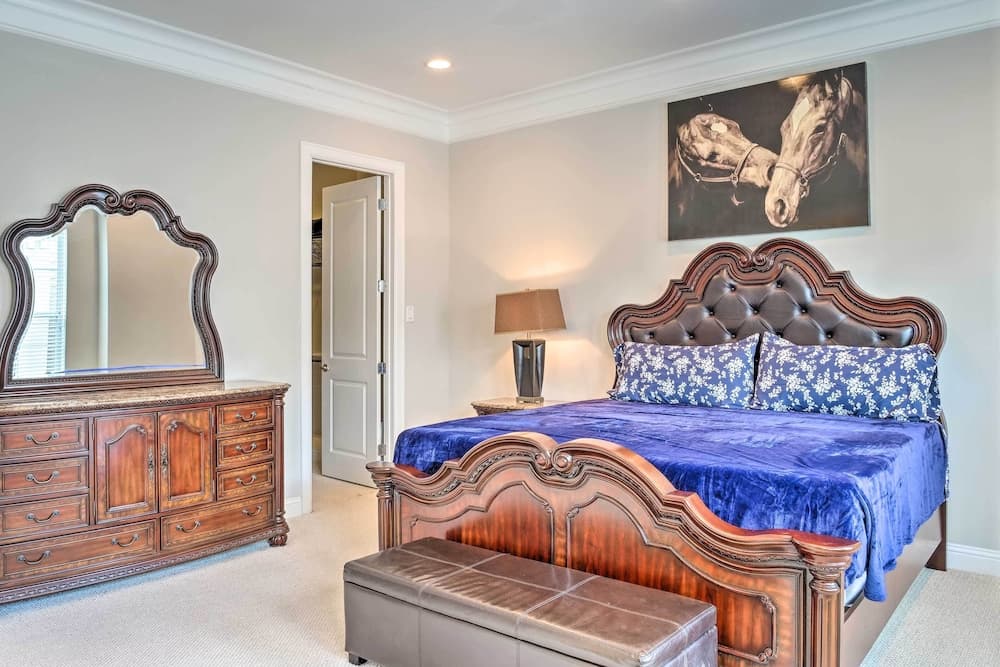 Pet-friendly Houston Townhome, 6 Mi to Dtwn!