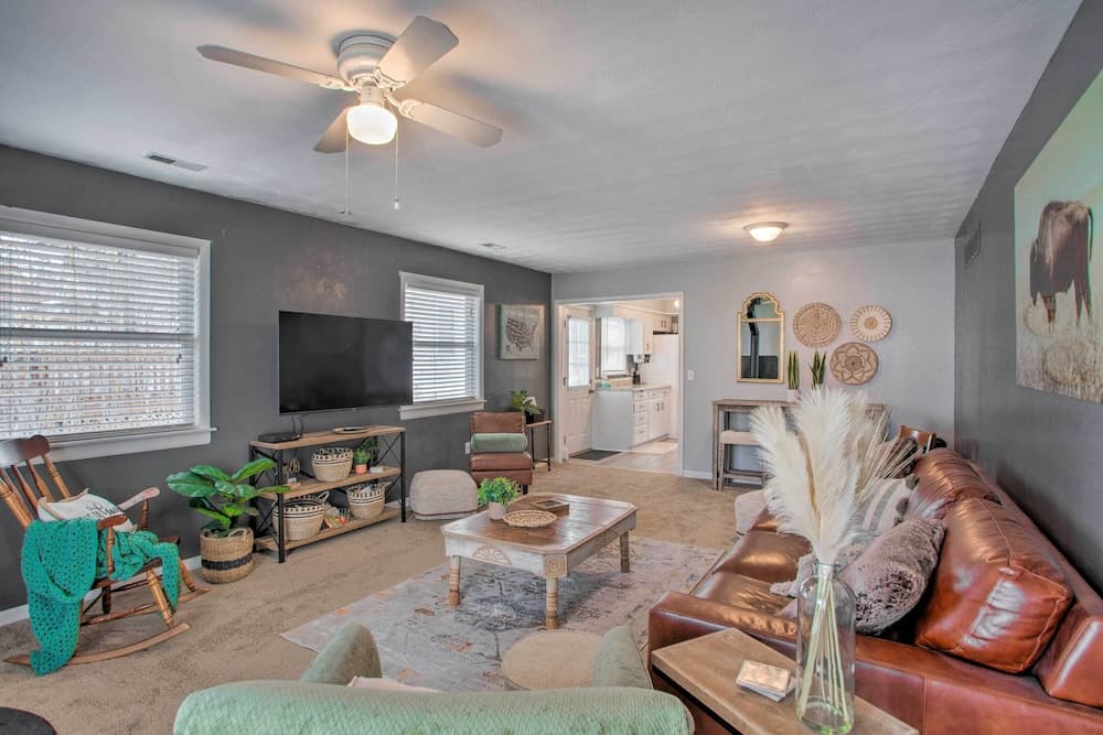 Peaceful Cottage ~ 8 Mi to Downtown Toledo!