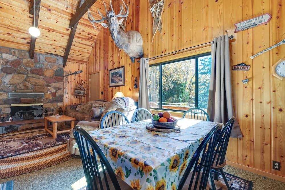 Sun-lit Orangeville Cabin w/ River Access!