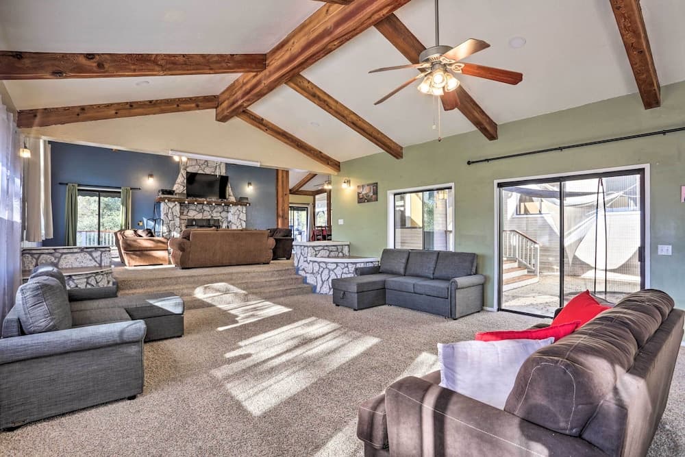 Yosemite Home w/ Deck < 4 Mi to Bass Lake!