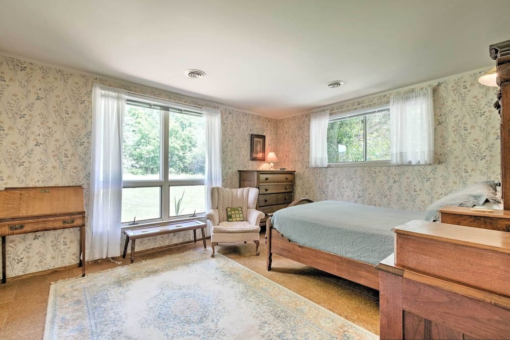 Stair-free Lexington Home w/ Blue Ridge Mtn Views!