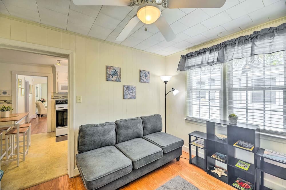 Charming Beaufort Getaway: Walk to the Waterfront!