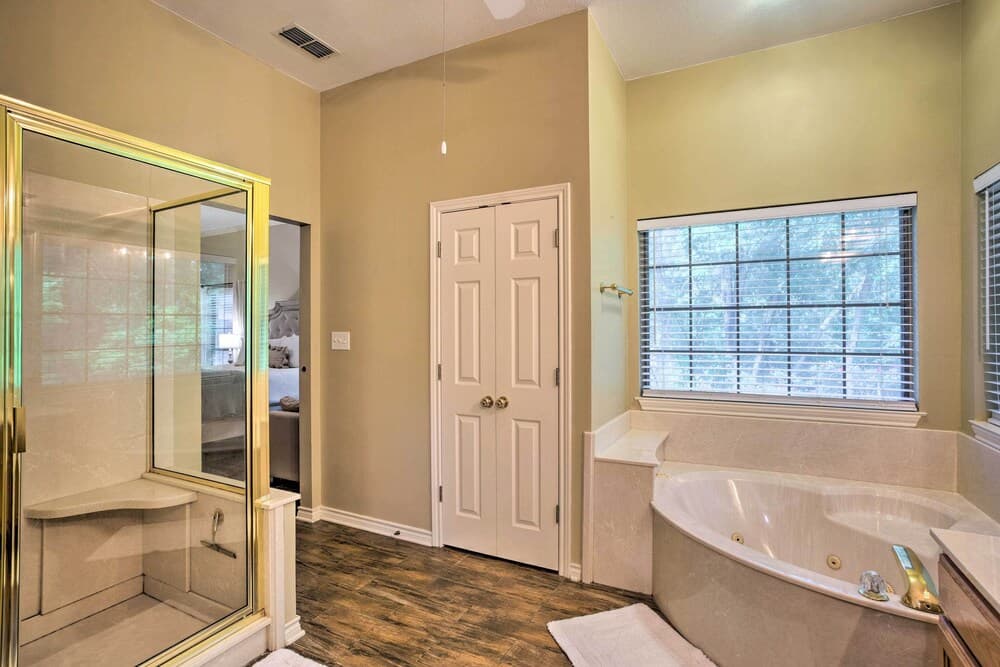 Happy Trails Hideout w/ New Bunk House & Hot Tub!