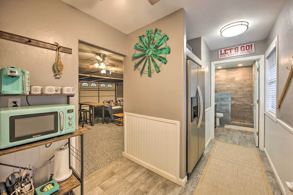 Happy Trails Hideout w/ New Bunk House & Hot Tub!