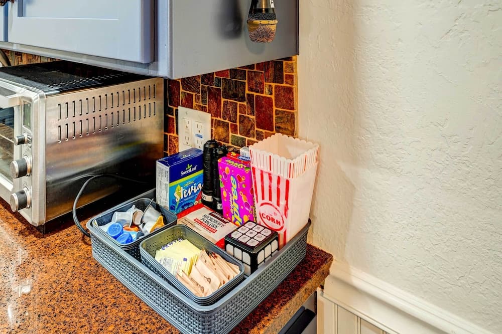 Dog-friendly Oakhurst Home: Walk to Downtown!