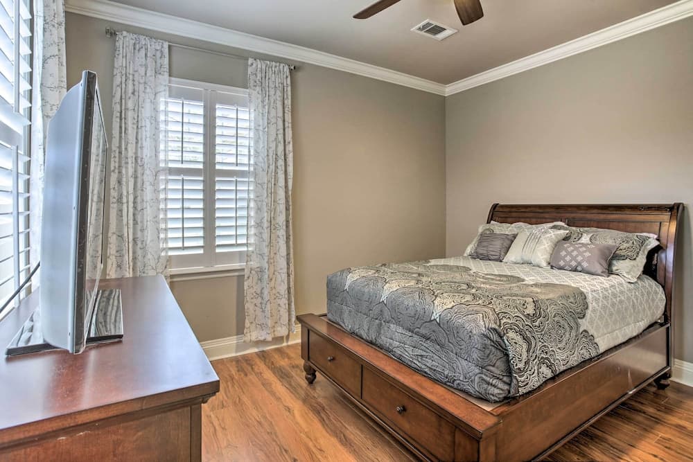 Luxe Home w/ Yard Near Lake Pontchartrain!