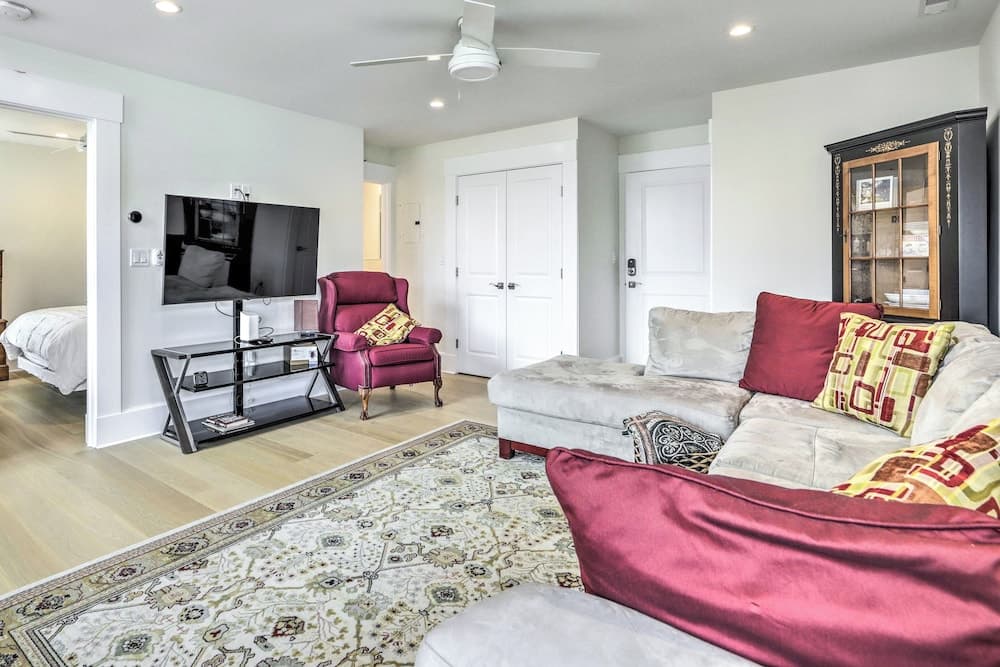 Coastal Waterford Getaway, Steps to the Water!