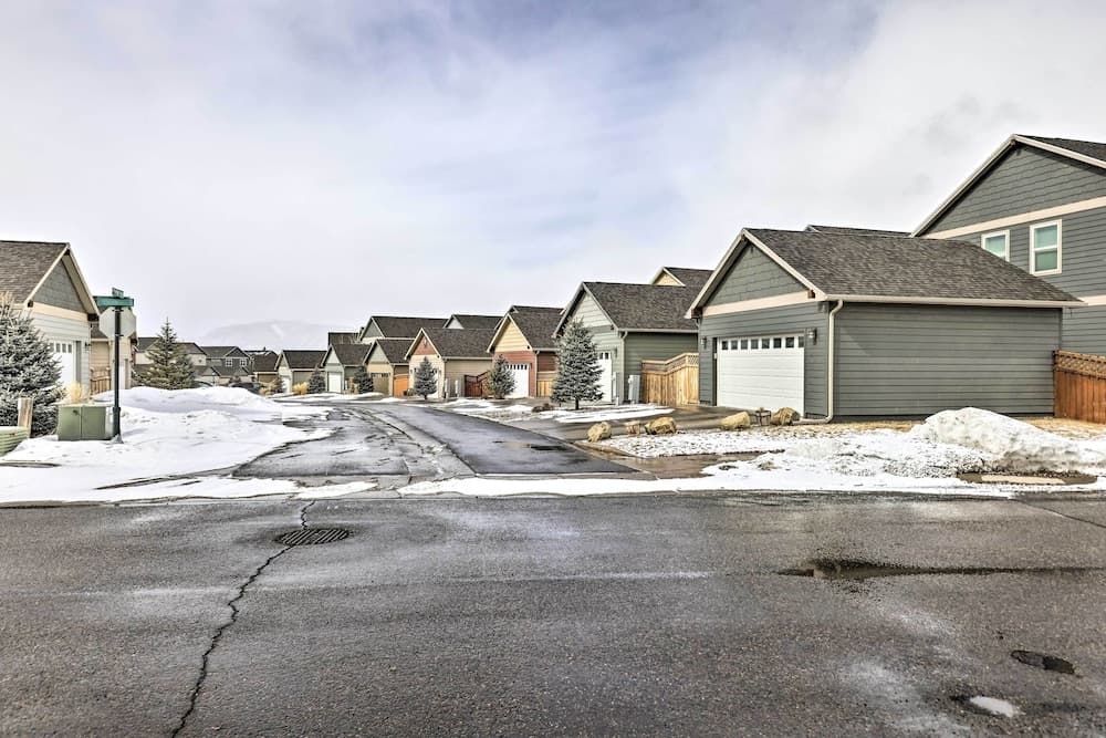 Gypsum Home w/ Patio: Between Glenwood & Vail