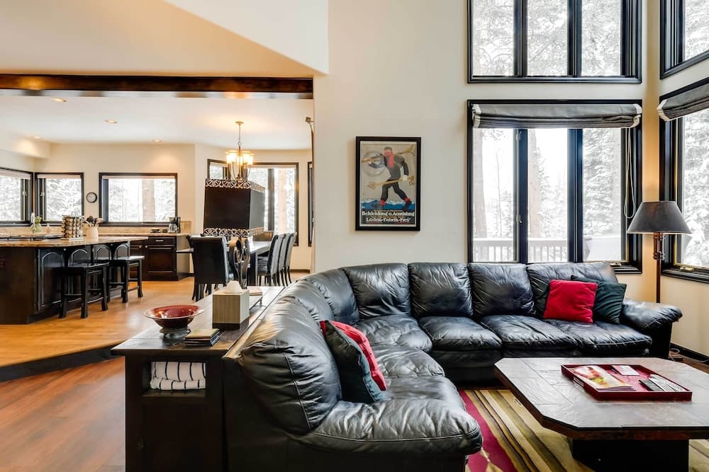 Hot Tub & Ski Shuttle: Forested Breckenridge Home!