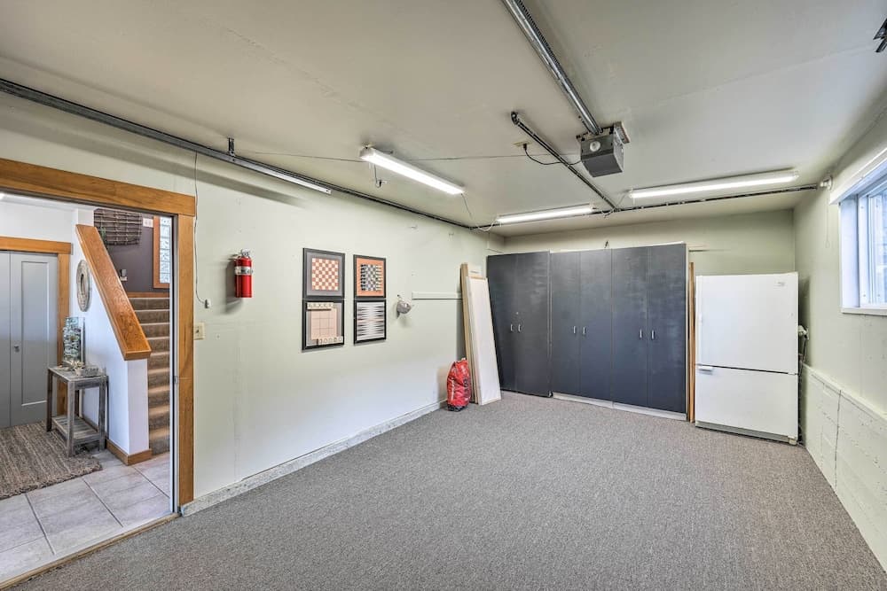 Mckees Beach House w/ Ocean Views, Hot Tub!