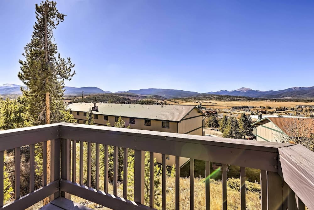 Lovely Fraser Retreat w/ Hot Tub & Fire Pit!