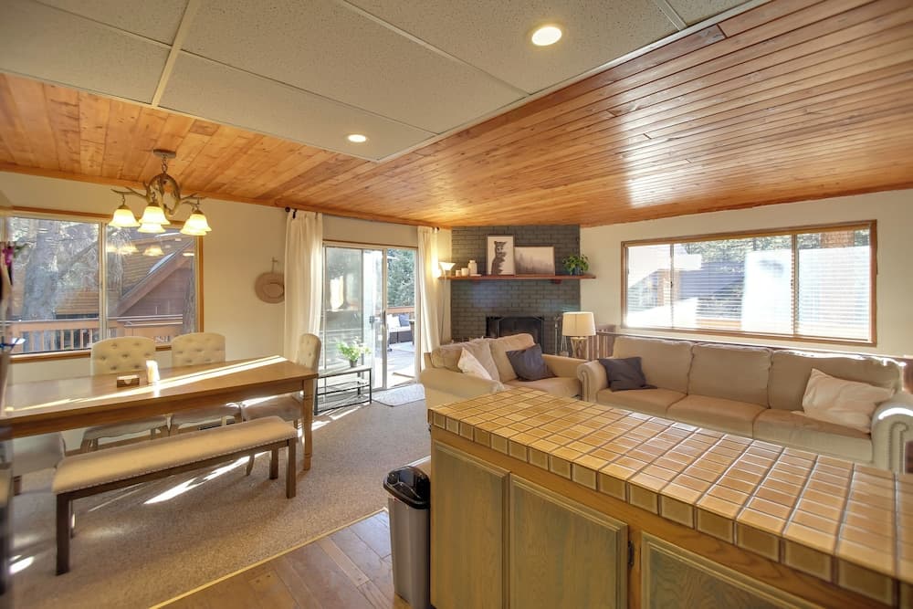 Peaceful & Idyllic Forest Cabin w/ Pool Table