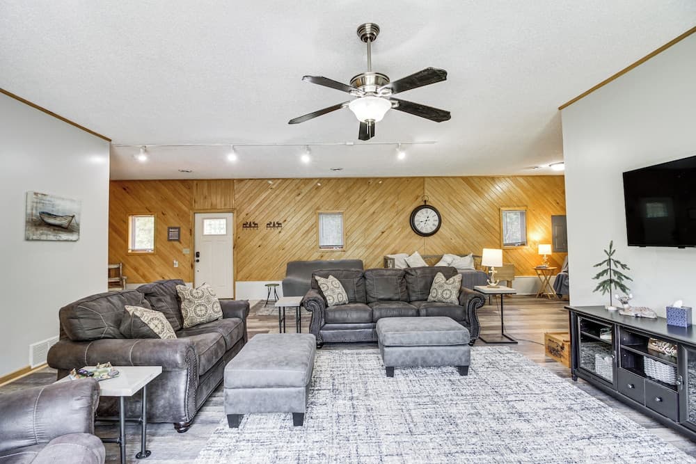 Quiet Lakefront Grand Rapids Cabin on 5 Acres