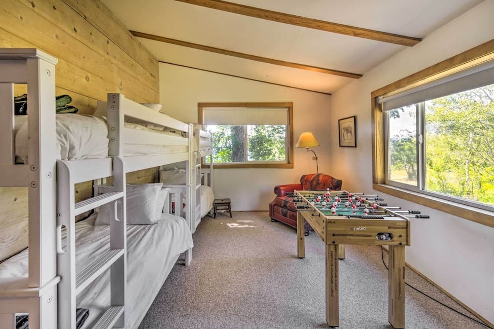 Scenic Lake Almanor Home w/ Mountain Views!