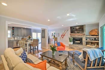 Rogers Lakehouse w/ Deck, Near Beaver Lake!